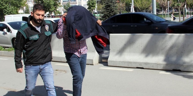 İflas eden kuyumcu, uyuşturucu kuryeliği yaparken yakalandı