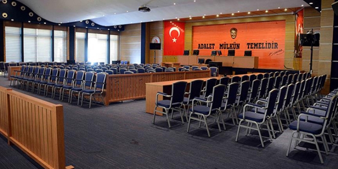 Cinsel istismar davasında hakim davadan çekildi