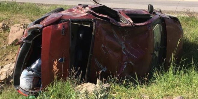 Kontrolden çıkan araç takla attı: 9 yaralı