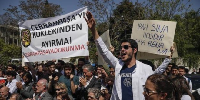 İÜ Cerrahpaşa Tıp Fakültesi'nde bölünme protestosu