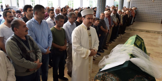 Doktor Merve son yolculuğuna duvağıyla uğurlandı