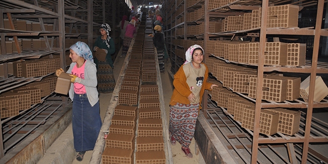 Tuğla fabrikası genç kızların umudu oldu