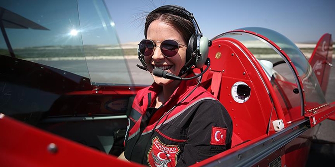 Trkiye'nin tek sivil kadn akrobasi 'pilotu'