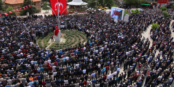 Şehit Uzman Çavuş Özer'i, son yolculuğuna binler uğurlandı