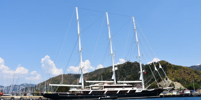 Dünyanın en büyük yelkenlilerinden 'EOS' Marmaris'te