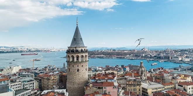 Galata Kulesi İstanbul'u renklendirecek