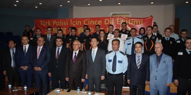 Havalimanı polisine Çince kursu