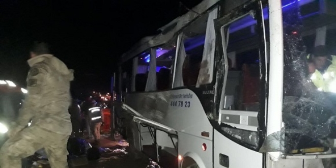 Elazığ'da yolcu otobüsü devrildi: 21 yaralı