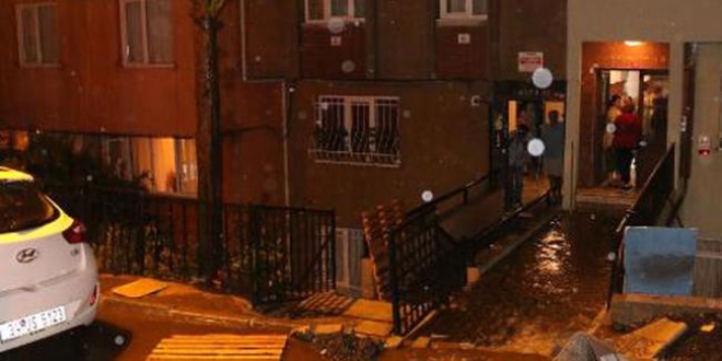Amasya'da patlayan su borusu 12 apartmann bodrum katnda baskna neden oldu