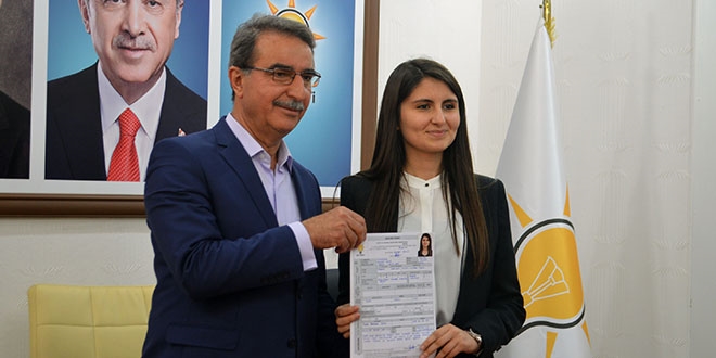 18 yaşını doldurdu, milletvekili aday adayı oldu