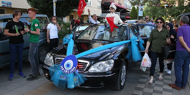 Valinin makam aracı sünnet arabası oldu