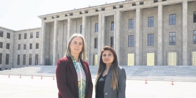 Meclis'e kadın eli değdi