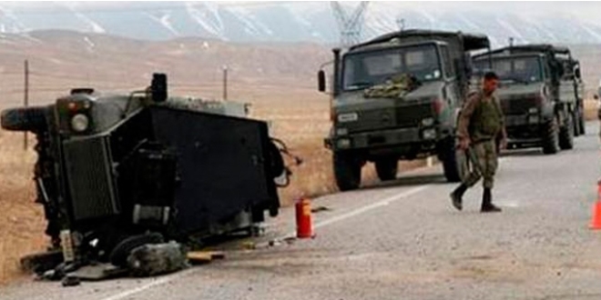 Van'da askeri ara devrildi: 3 yaral