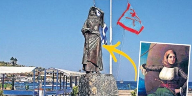 Yunan Savunma Bakan, kadn denizciyi 193 yl sonra amiral yapt