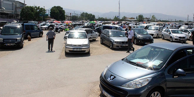Oto pazarında yaprak kımıldamıyor