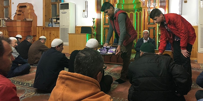 Berat Kandili'nde camiler doldu ta�t�