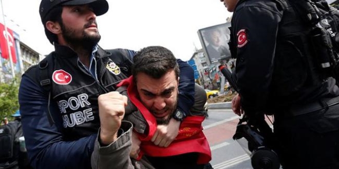 Taksim'e yrmek isteyen gruba polis mdahalesi