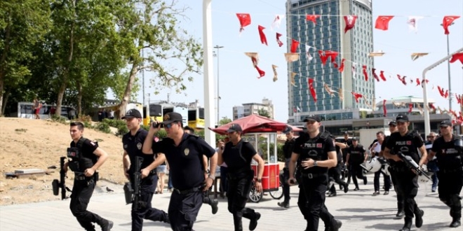 Beyolu'nda izinsiz gsteriye polis mdahalesi