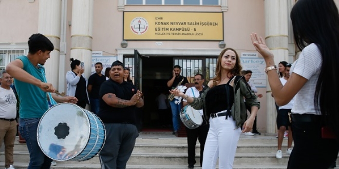 'Roman havası' eşliğinde staja uğurlandılar