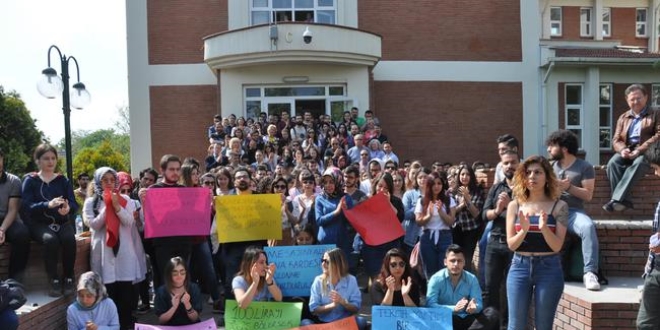 Anadolu Üniversitesi öğrencilerinin bölünme protestosu