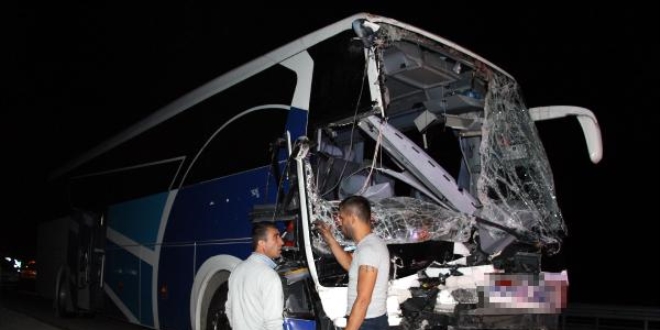 Isparta'da kamyon yolcu otobüsüne çarptı: 7 yaralı