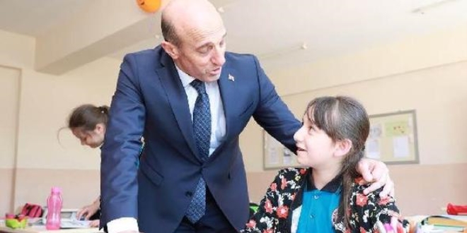 Vali Çiftçi, İmam Hatip Ortaokulunu ziyaret etti