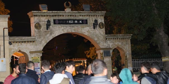 Mezarlıkta ağlayan kız bulunamadı! 4 kişi gözaltında