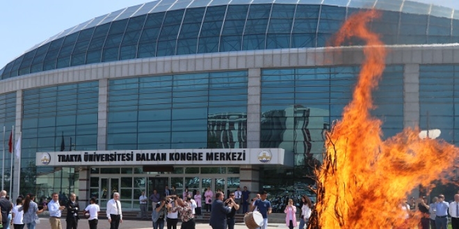 Trakya Üniveristesi'nde 'Kakava Ateşi' erken yandı