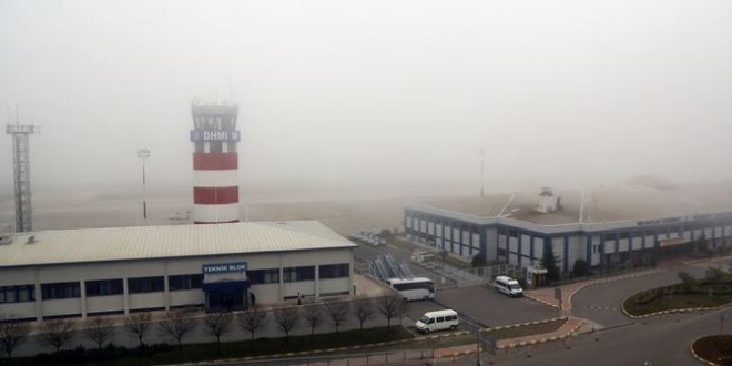 Trabzon'da havayolu ula��m�na sis engeli