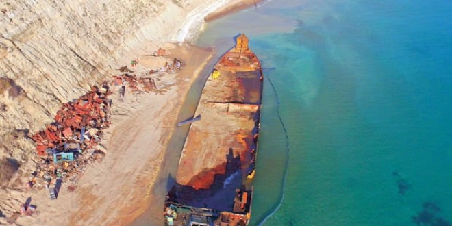 Tatil cenneti Bozcaada'da 'asbestli s�k�m' iddias�