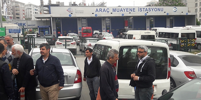 TÜVTÜRK'te sistem gitti, vatandaşlar mağdur oldu