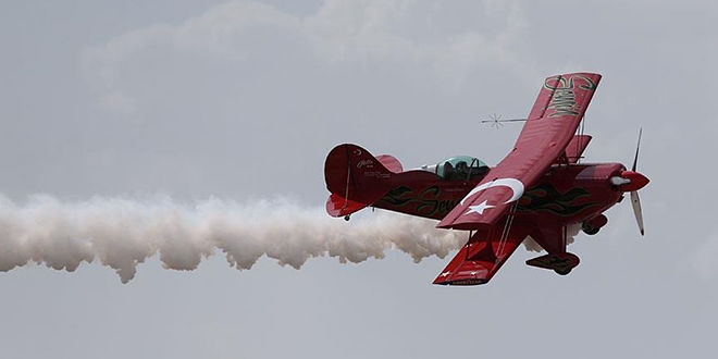 Eskişehir semaları akrobasi uçuşlarıyla renklendi
