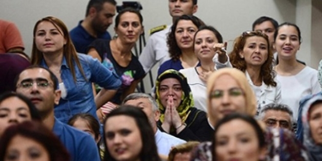 Özel sektörde kapıdan içeri giremeyen, Kamu'da vazgeçilmez