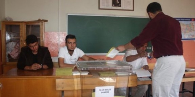 Seçim görevi için öğretmenlerin bilgisi OHAL Komisyonu'na gönderiliyor