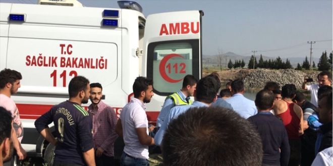 Bo�ulma tehlikesi ge�iren �ocu�u polis kurtard�