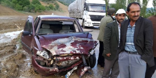 Ktahya'da trafik kazas: 2 l, 3 yaral