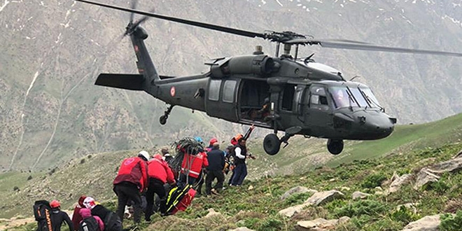 Yaralı kadın askeri helikopterle böyle kurtarıldı