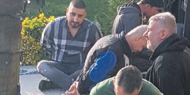 Köstebek polisin verdiği tüyo kendini yaktı