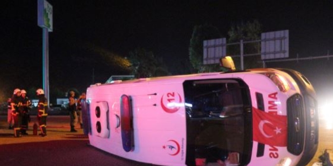 Hatay'da ambulansla kamyonet arpt: 6 yaral
