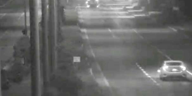 Maket polis otosundan ka�t�, ger�ek polise yakaland�