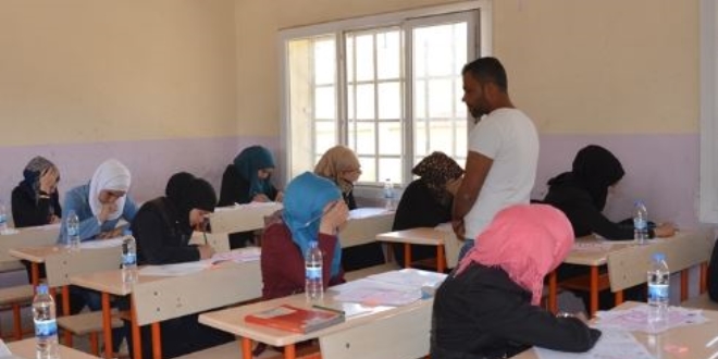 Suriye'li öğrenciler Türkiye'de üniversite okumak için ter döktü