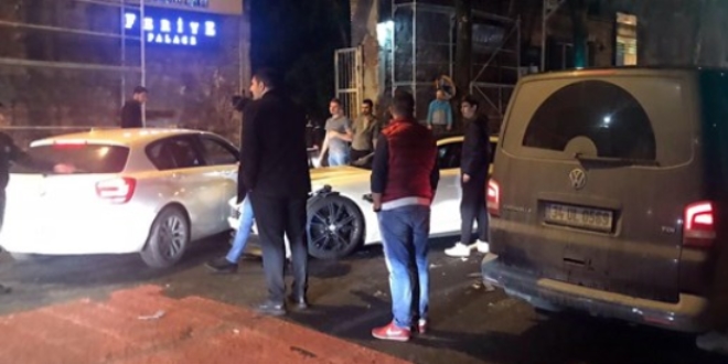 Be�ikta�'ta kaza: L�ks arac�n� b�rak�p ka�t�