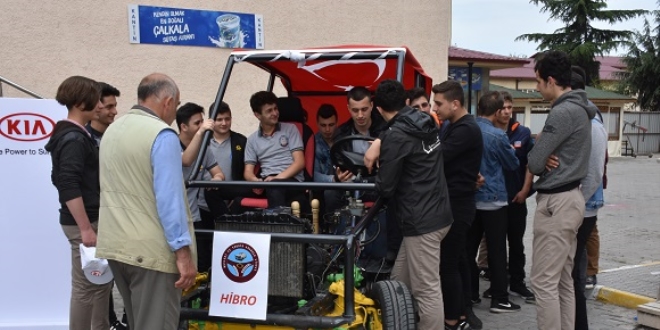 Trabzon'da lise öğrencileri hibrit otomobil üretti