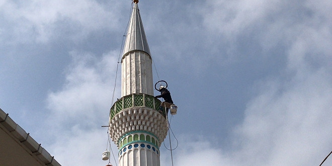 20 yldr geimini minare tepelerinde salyor