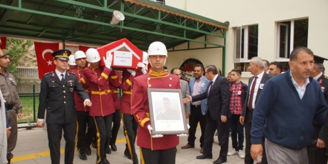 Terhisine 13 gün kala bıçaklanan asker defnedildi