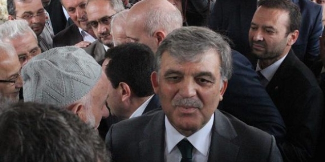 Cenazede Abdullah Gl'e 'Reisime hainlik yaptn' k