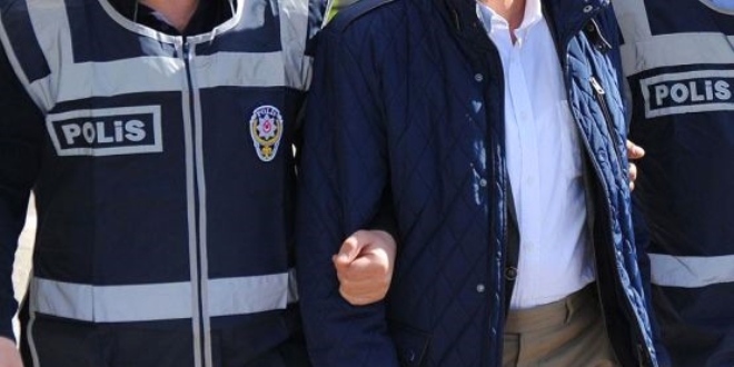 Hakkari'de bir sözleşmeli öğretmen gözaltına alındı