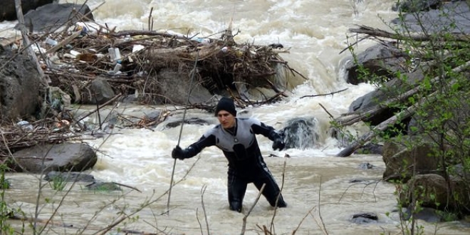 Ak�nt�ya kap�lan iki lise ��rencisi topra�a verildi