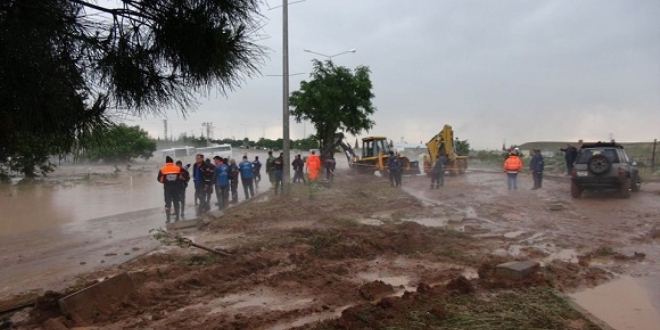 Kilis'te sağanak sele neden oldu