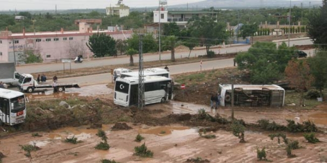 Kilis'te sel suları çekildi, tahribat gün yüzüne çıktı